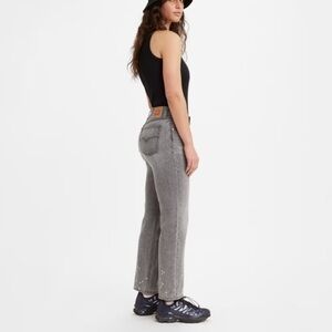 NWT Levis Low Pro Straight Jean in size 27, mid-rise, relaxed hip/thigh